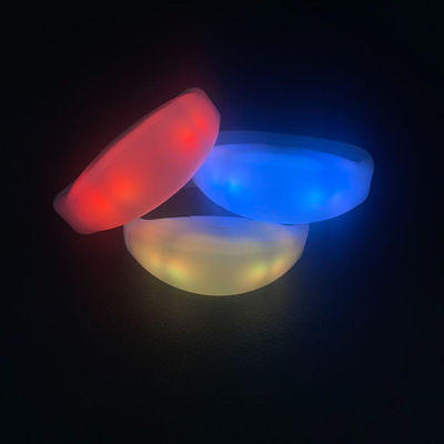 Controller wireless DMX per 15 modalità di colore e luce su braccialetti a LED a controllo remoto con design in silicone