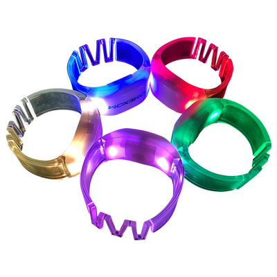 Braccialetti LED Telecomandati Controller Wireless DMX Portata 1000m Zone Personalizzabili e Modalità Luce Opzioni di Branding Funzionalità User-Friendly Materiali Lunga Durata della Batteria Perfetti per Eventi e