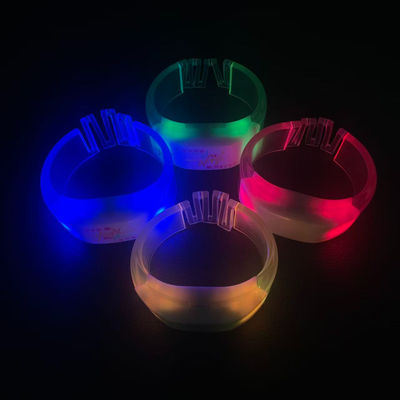 Braccialetti LED Telecomandati Controller Wireless DMX Portata 1000m Zone Personalizzabili e Modalità Luce Opzioni di Branding Funzionalità User-Friendly Materiali Lunga Durata della Batteria Perfetti per Eventi e